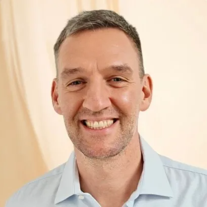 Portraet Dr. Dominik Gleich
